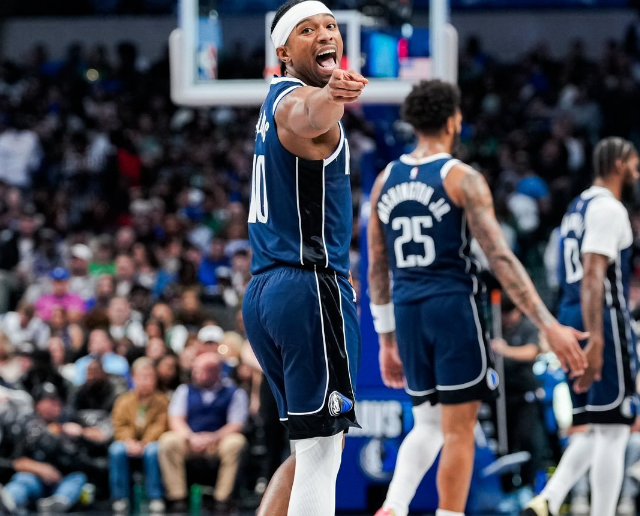 B体育登录入口-独行侠双杀步行者终结10连败 西卡复出30+8米神25+7+7
